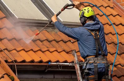 Démoussage et hydrofuge de toiture à Marcillat